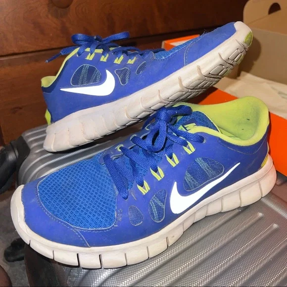 Nike Free Running Shoes - Picture 2 of 6
